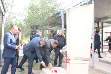 Veyisli kəndində şəhidlərimizin  məzarları ziyarət edildi