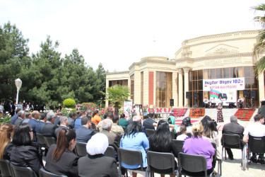 Goranboyda "Ümummilli Lider Heydər Əliyevin anadan olmasının 102-ci ildönümü"nə həsr olunmuş  kitab,rəsm və əl işləri sərgisi təşkil olundu