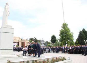 "Ümummilli Lider Heydər Əliyevin anadan olmasının 102-ci ildönümü"nə həsr olunmuş kitab,rəsm və əl işləri sərgisi təşkil olundu