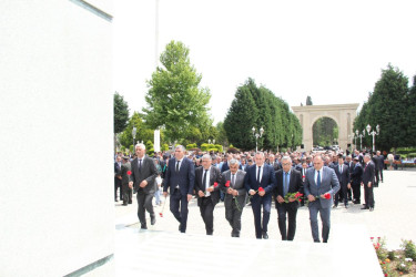 "Ümummilli Lider Heydər Əliyevin anadan olmasının 102-ci ildönümü"nə həsr olunmuş kitab,rəsm və əl işləri sərgisi təşkil olundu