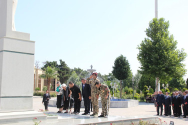 Goranboyda “15 iyun Milli Qurtuluş Günü” ilə bağlı Ümummilli Liderimiz  Heydər Əliyevin rayon mərkəzində ucaldılmış abidəsi  ziyarət olundu