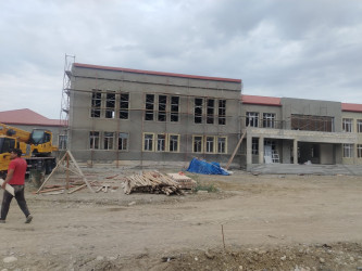 Goranboyda yeni inşa olunan internat tipli gimnaziyada tikinti işlərinin gedişinə baxış keçirildi