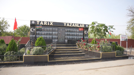 Goranboyda İcra başçısı Şəhid atasını evində ziyarət etdi.