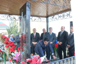 İcra başçısı Yolqulular kəndində şəhidlərimizin  məzarlarını ziyarət etdi.