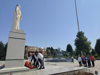Goranboyda “15 iyun Milli Qurtuluş Günü” ilə bağlı Ümummilli Liderimiz  Heydər Əliyevin rayon mərkəzində ucaldılmış abidəsi  ziyarət olundu