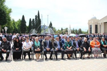 "Ümummilli Lider Heydər Əliyevin anadan olmasının 102-ci ildönümü"nə həsr olunmuş kitab,rəsm və əl işləri sərgisi təşkil olundu