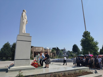 Goranboyda “15 iyun Milli Qurtuluş Günü” ilə bağlı Ümummilli Liderimiz  Heydər Əliyevin rayon mərkəzində ucaldılmış abidəsi  ziyarət olundu