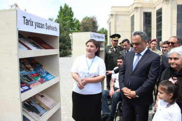 "Ümummilli Lider Heydər Əliyevin anadan olmasının 102-ci ildönümü"nə həsr olunmuş kitab,rəsm və əl işləri sərgisi təşkil olundu