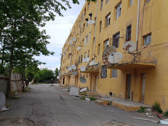 Goranboyda icra başçısı qəzalı vəziyyətdə olan binaların söküntü işlərinə yerində baxış keçirdi