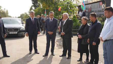 Goranboyda İcra başçısı Şəhid atasını evində ziyarət etdi.