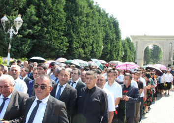 Goranboyda “15 iyun Milli Qurtuluş Günü” ilə bağlı Ümummilli Liderimiz  Heydər Əliyevin rayon mərkəzində ucaldılmış abidəsi  ziyarət olundu