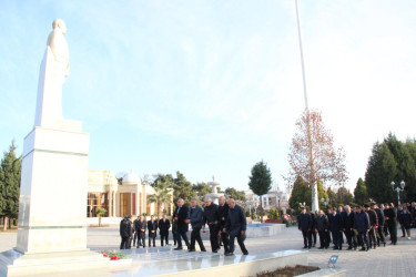 "Ümummilli lider Heydər Əliyevin anım günü" qeyd edildi