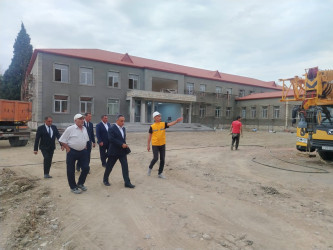 Goranboyda yeni inşa olunan internat tipli gimnaziyada tikinti işlərinin gedişinə baxış keçirildi