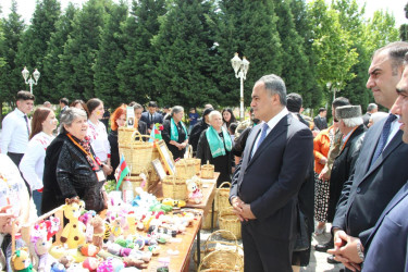 "Ümummilli Lider Heydər Əliyevin anadan olmasının 102-ci ildönümü"nə həsr olunmuş kitab,rəsm və əl işləri sərgisi təşkil olundu
