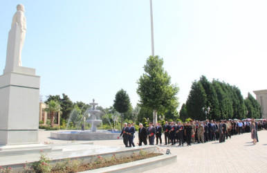 Goranboyda “15 iyun Milli Qurtuluş Günü” ilə bağlı Ümummilli Liderimiz  Heydər Əliyevin rayon mərkəzində ucaldılmış abidəsi  ziyarət olundu