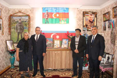 Goranboyda icra başçısı şəhid atasını evində ziyarət etdi