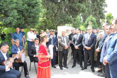 "Ümummilli Lider Heydər Əliyevin anadan olmasının 102-ci ildönümü"nə həsr olunmuş kitab,rəsm və əl işləri sərgisi təşkil olundu