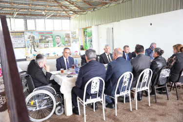 Goranboyda İcra başçısı Şəhid atasını evində ziyarət etdi.