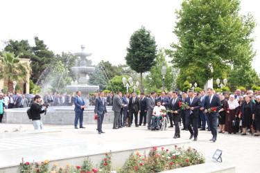 "Ümummilli Lider Heydər Əliyevin anadan olmasının 102-ci ildönümü"nə həsr olunmuş kitab,rəsm və əl işləri sərgisi təşkil olundu