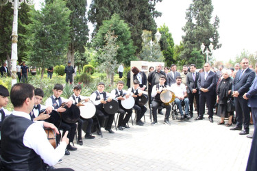 "Ümummilli Lider Heydər Əliyevin anadan olmasının 102-ci ildönümü"nə həsr olunmuş kitab,rəsm və əl işləri sərgisi təşkil olundu